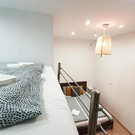 Szep Large * בודפשט